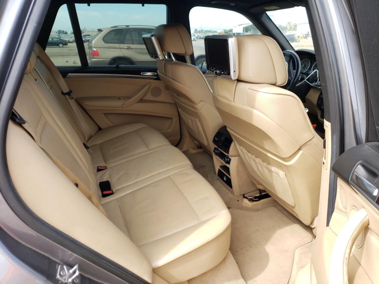 Photo 6 from auction – 2010 BMW X5 XDRIVE4 with VIN 5UXFE8C55AL311469