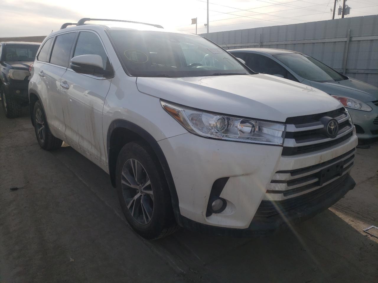 TOYOTA HIGHLANDER 2017 with VIN 5TDBZRFH0HS414291 - Photo from auction