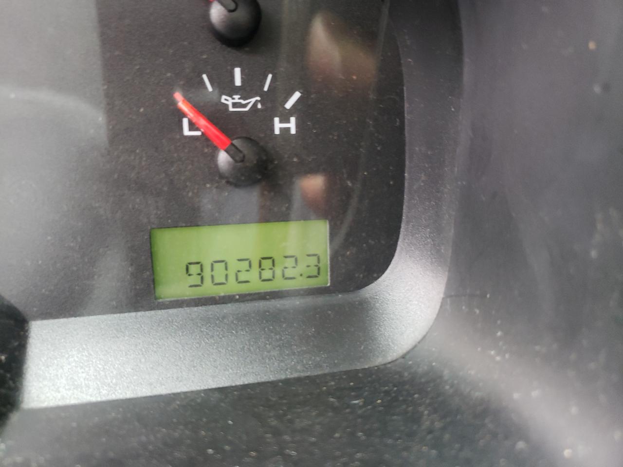 Photo 8 from auction – 2005 FORD F150 with VIN 1FTRF12W75NA59392