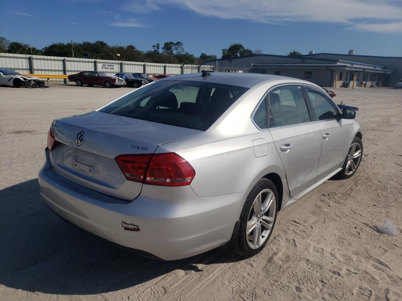 Photo 4 from auction – 2015 VOLKSWAGEN PASSAT SE with VIN 1VWBV7A36FC088486