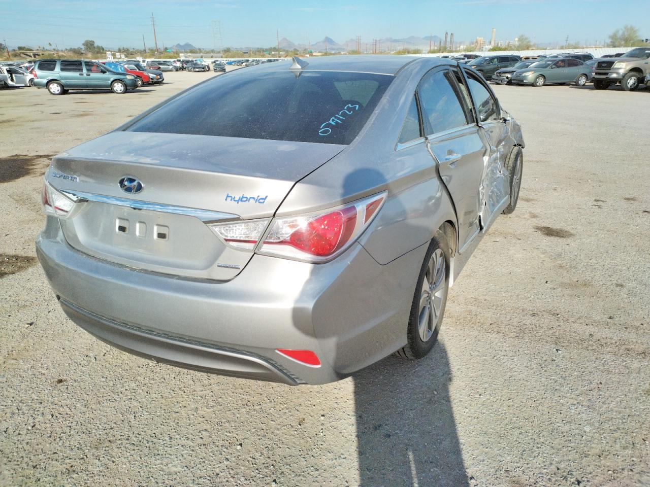 Photo 4 from auction – 2013 HYUNDAI SONATA HYB with VIN KMHEC4A40DA079123