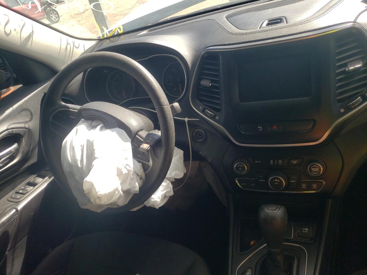 Photo 9 from auction – 2019 JEEP CHEROKEE L with VIN 1C4PJLCB4KD327247