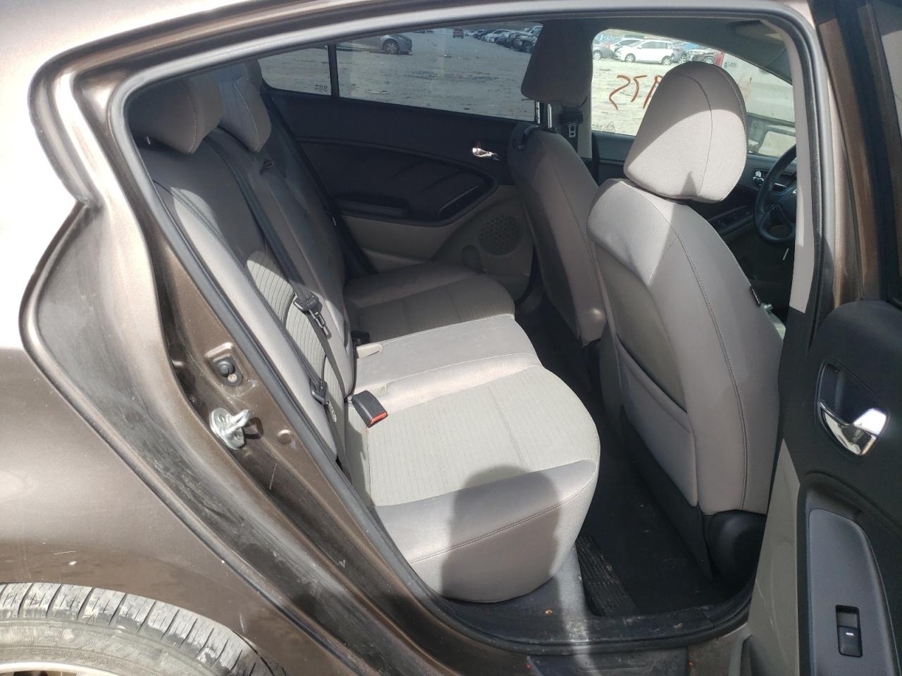 Photo 6 from auction – 2014 KIA FORTE LX with VIN KNAFX4A68E5232577