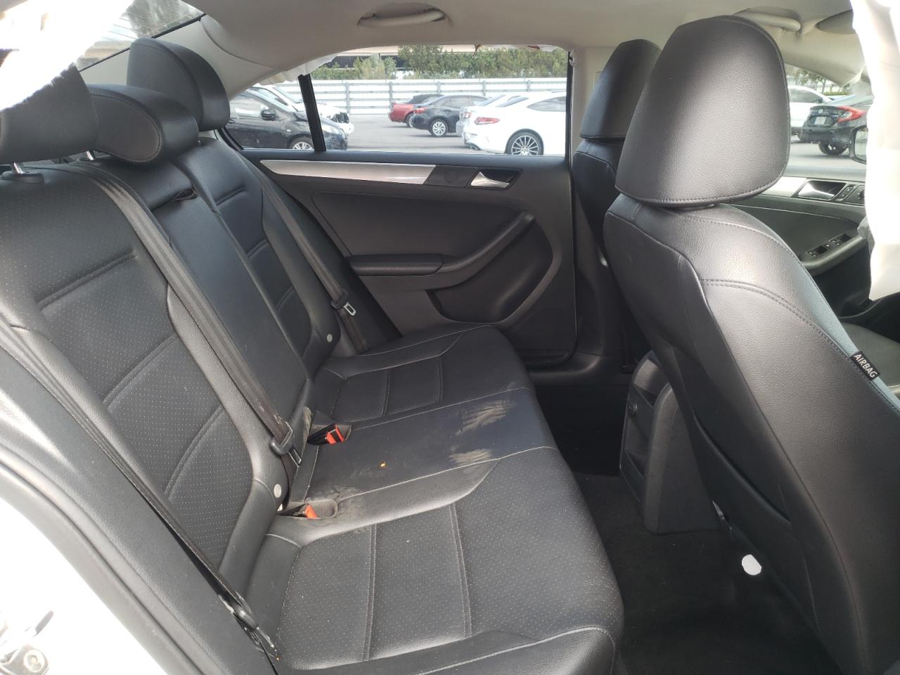 Photo 6 from auction – 2018 VOLKSWAGEN JETTA SE with VIN 3VWDB7AJ6JM210965