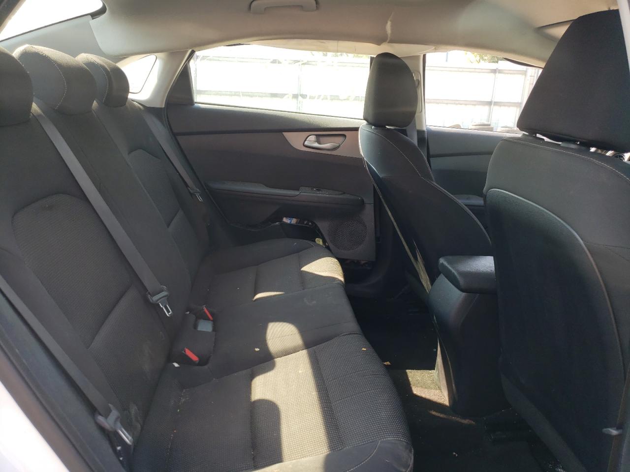 Photo 6 from auction – 2019 KIA FORTE FE with VIN 3KPF24AD7KE007499