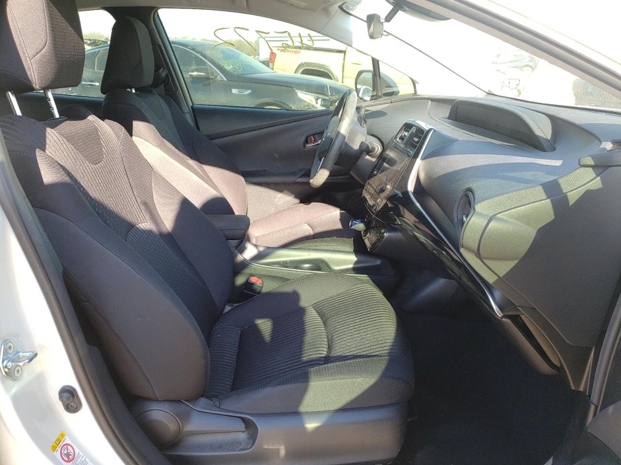 Photo 5 from auction – 2018 TOYOTA PRIUS with VIN JTDKBRFU8J3581331