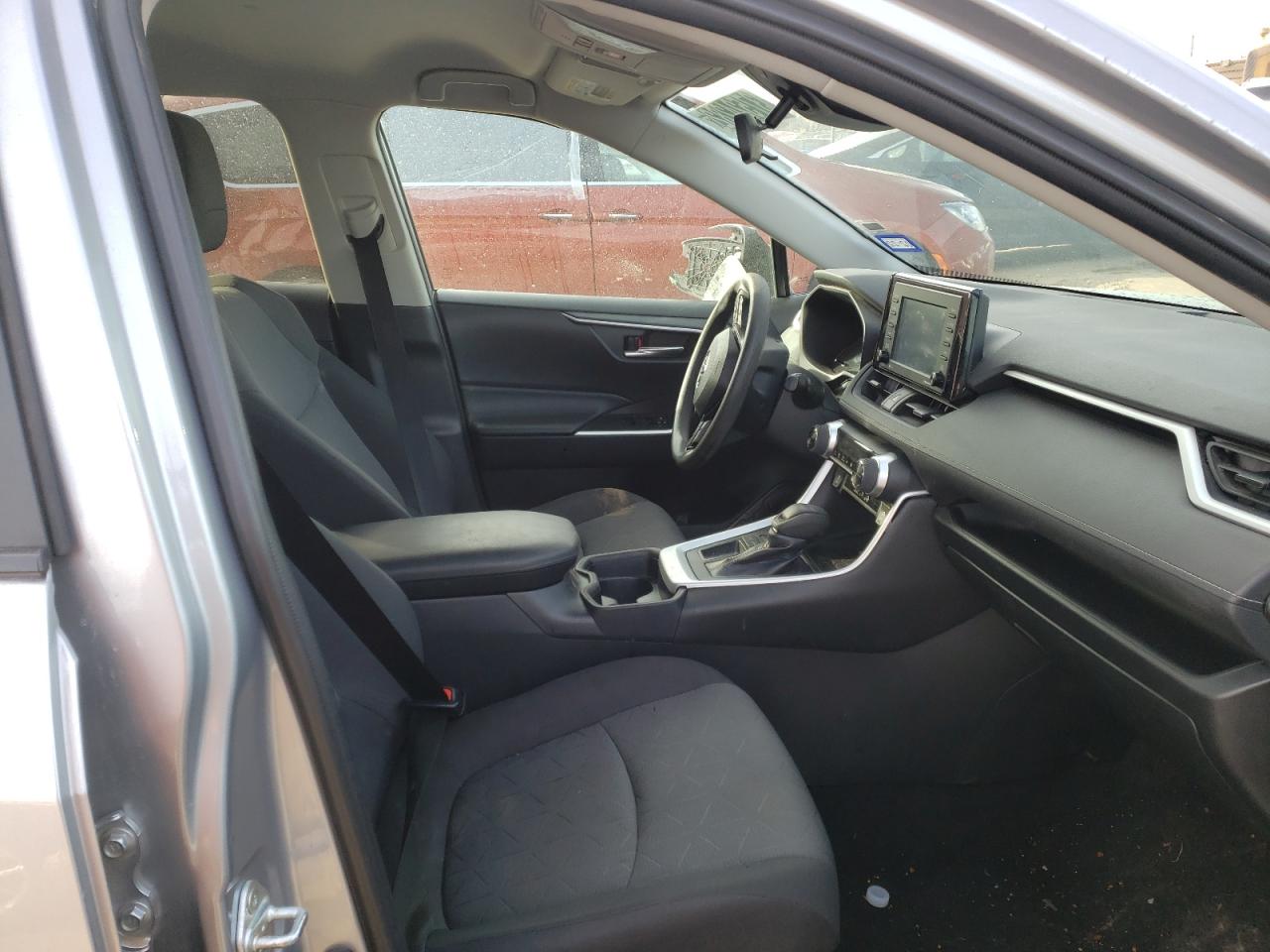 Photo 5 from auction – 2020 TOYOTA RAV4 XLE with VIN 2T3W1RFV7LC057845