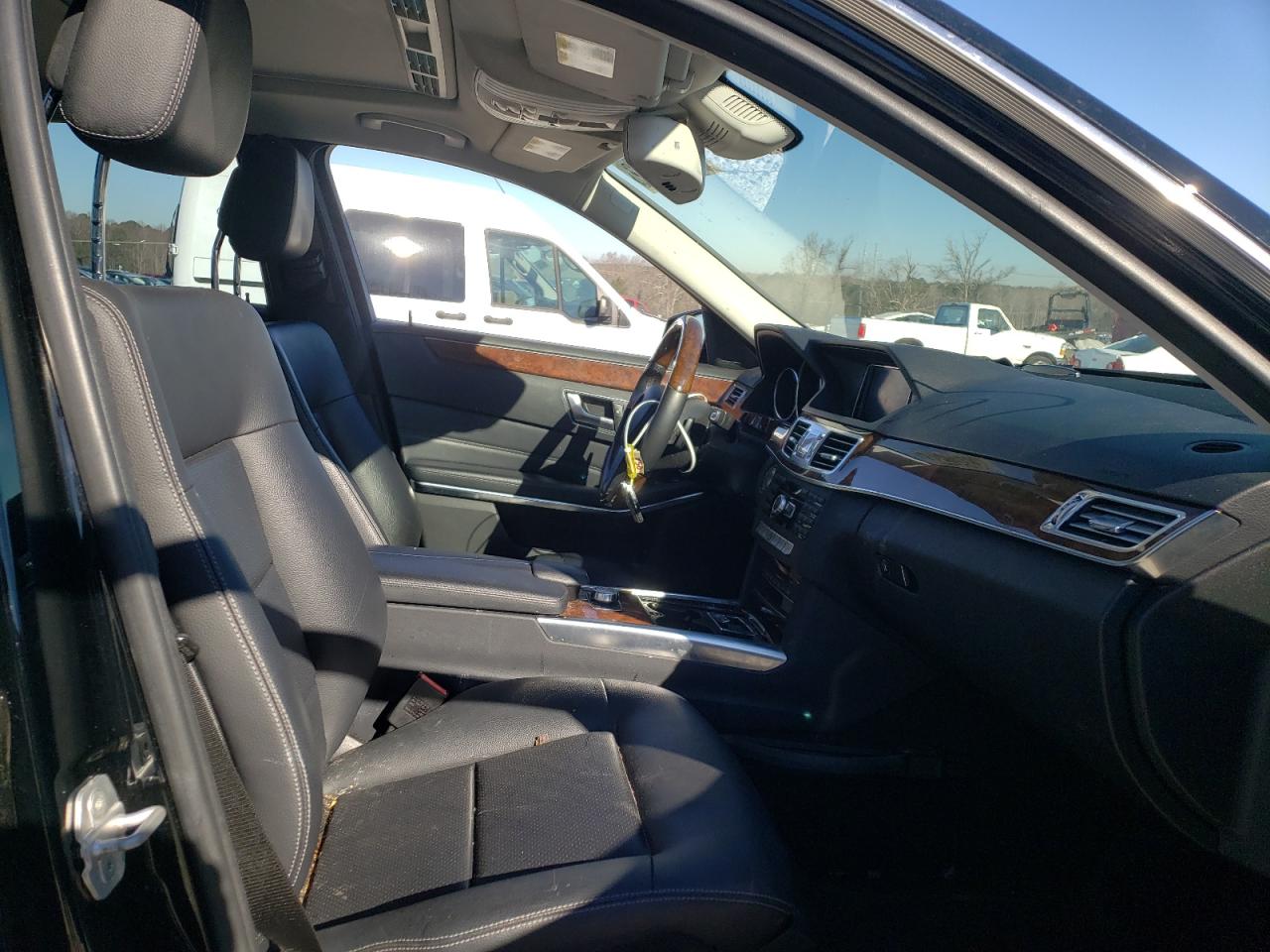Photo 5 from auction – 2014 MERCEDES-BENZ E 350 with VIN WDDHF5KB8EA866646