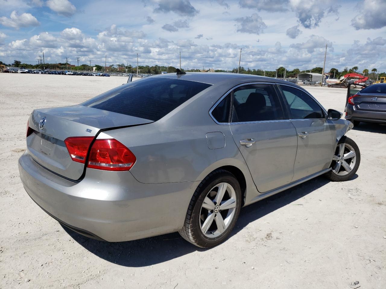 Photo 4 from auction – 2012 VOLKSWAGEN PASSAT SE with VIN 1VWBH7A39CC016989