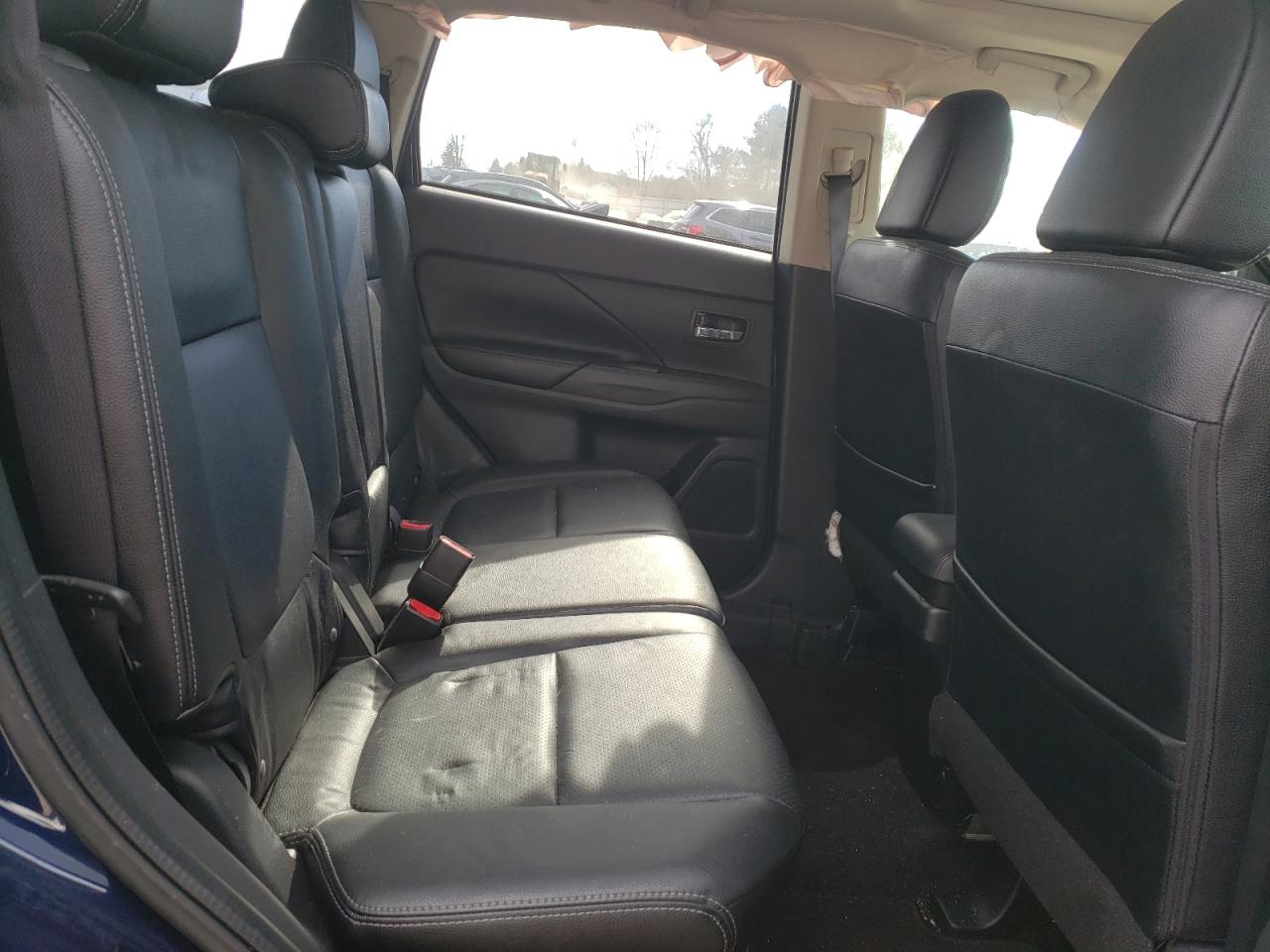 Photo 6 from auction – 2015 MITSUBISHI OUTLANDER with VIN JA4AD3A36FZ008203