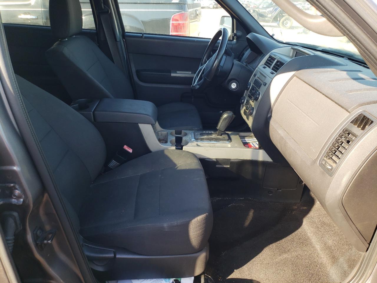 Photo 5 from auction – 2010 FORD ESCAPE XLT with VIN 1FMCU9D79AKD02577