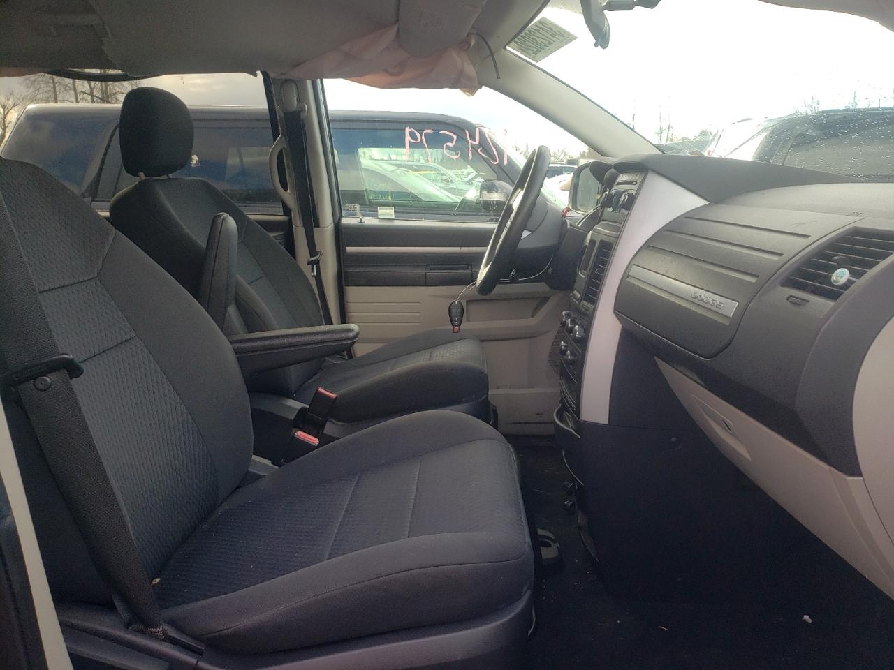 Photo 5 from auction – 2010 DODGE GRAND CARA with VIN 2D4RN4DE4AR190157