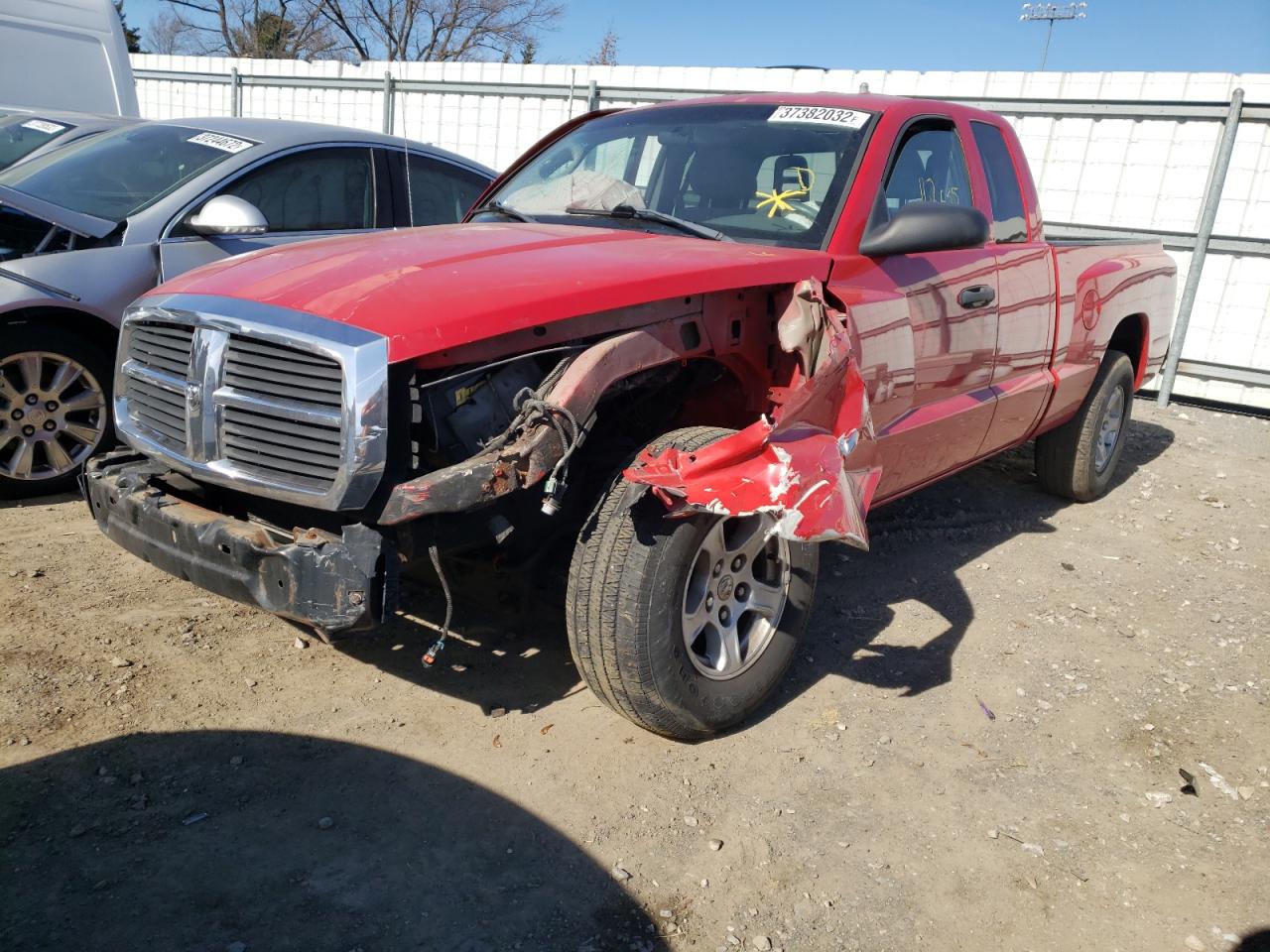 Photo 2 from auction – 2005 DODGE DAKOTA SLT with VIN 1D7HW42N75S199650