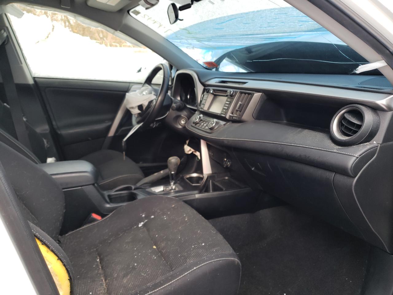 Photo 5 from auction – 2016 TOYOTA RAV4 XLE with VIN JTMRFREV6GJ079449