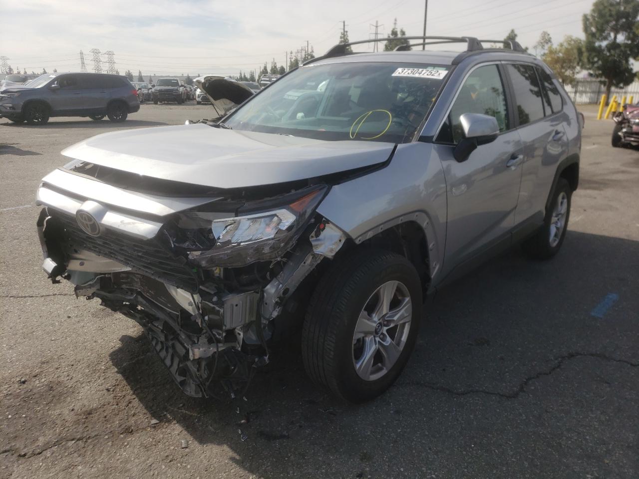 Photo 2 from auction – 2020 TOYOTA RAV4 XLE with VIN 2T3W1RFVXLC046399