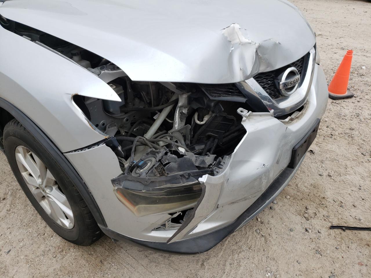 Photo 9 from auction – 2015 NISSAN ROGUE with VIN KNMAT2MT5FP548913