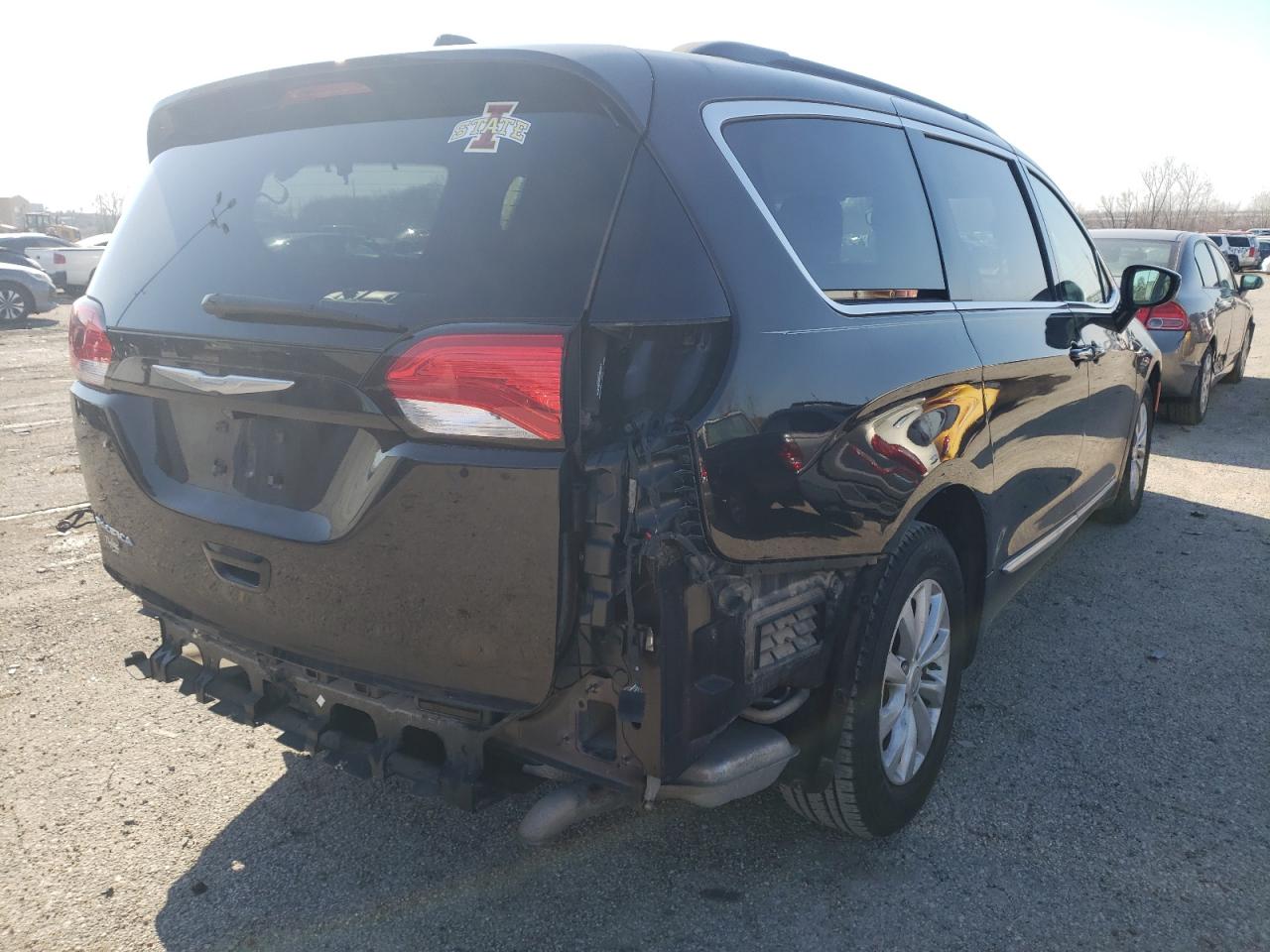 Photo 4 from auction – 2017 CHRYSLER PACIFICA T with VIN 2C4RC1BG7HR823637