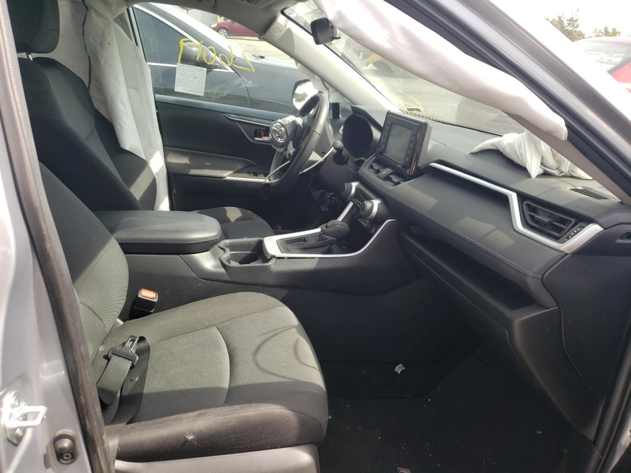 Photo 5 from auction – 2021 TOYOTA RAV4 XLE with VIN 2T3W1RFV0MC109852