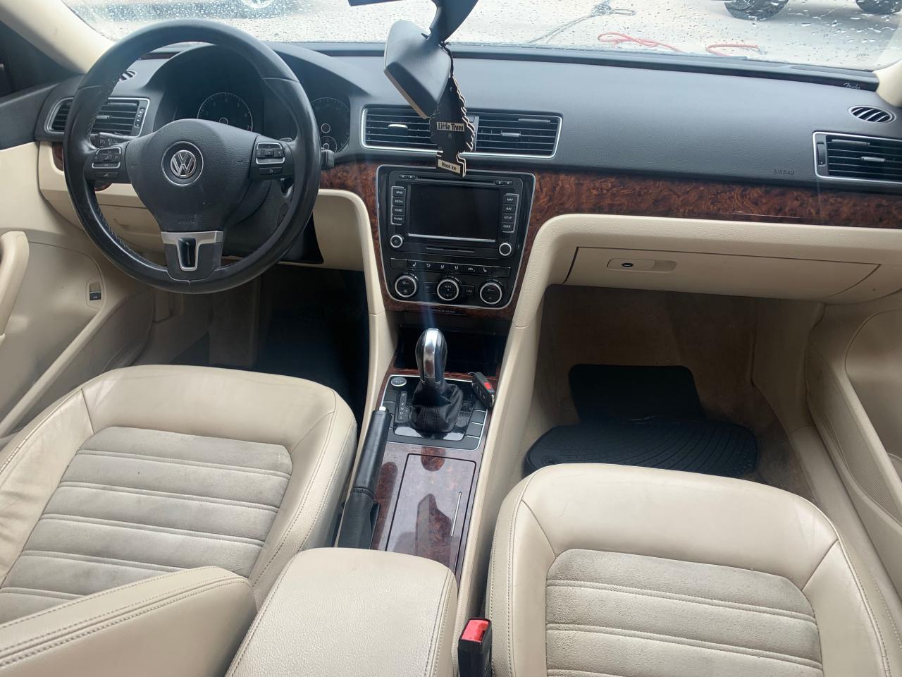 Photo 9 from auction – 2012 VOLKSWAGEN PASSAT SEL with VIN 1VWCM7A32CC064480