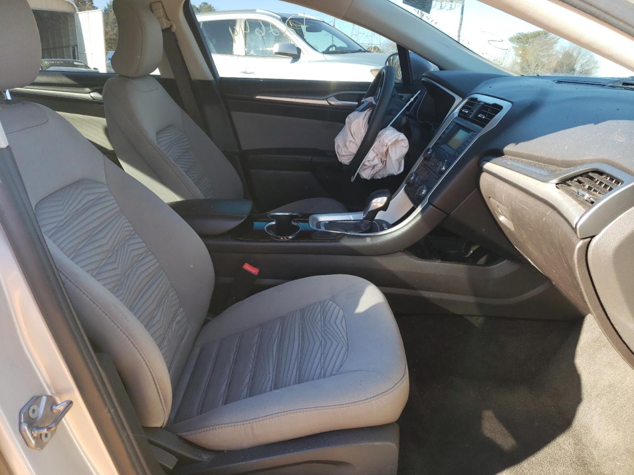 Photo 5 from auction – 2016 FORD FUSION S with VIN 3FA6P0G74GR102961