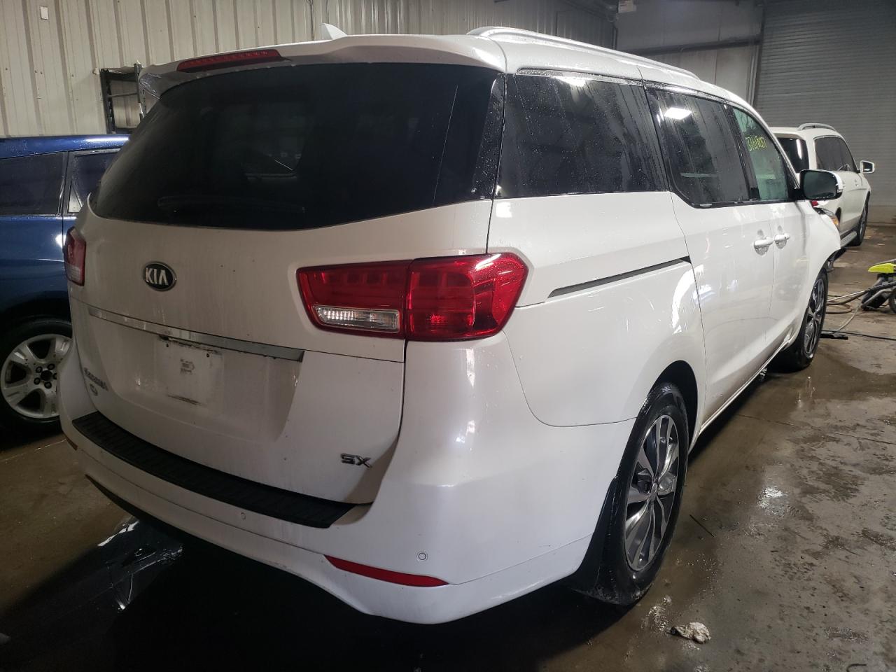 Photo 4 from auction – 2017 KIA SEDONA EX with VIN KNDMC5C18H6327894