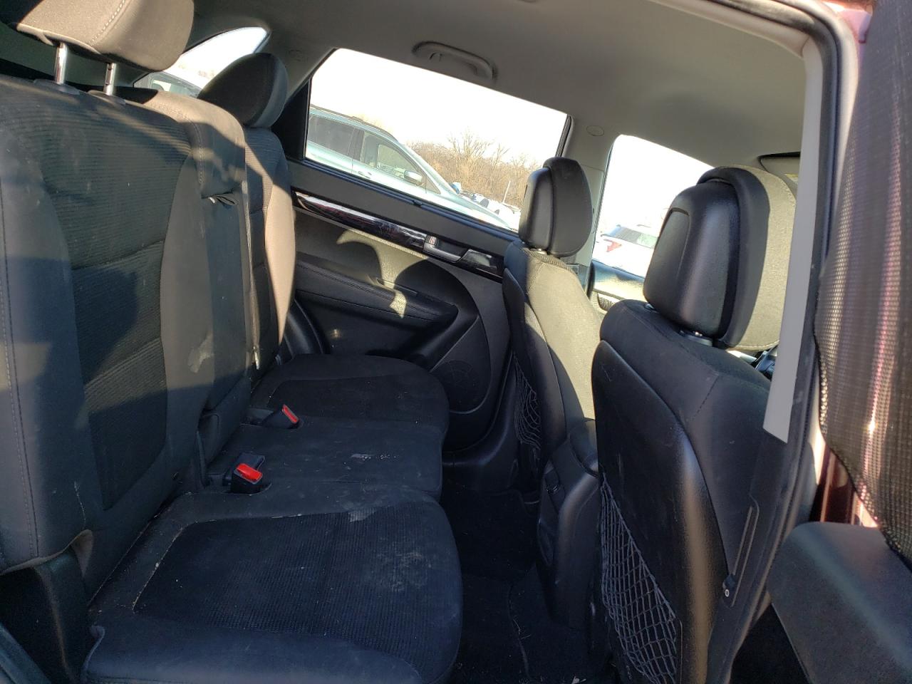 Photo 6 from auction – 2015 KIA SORENTO LX with VIN 5XYKTCA65FG584287