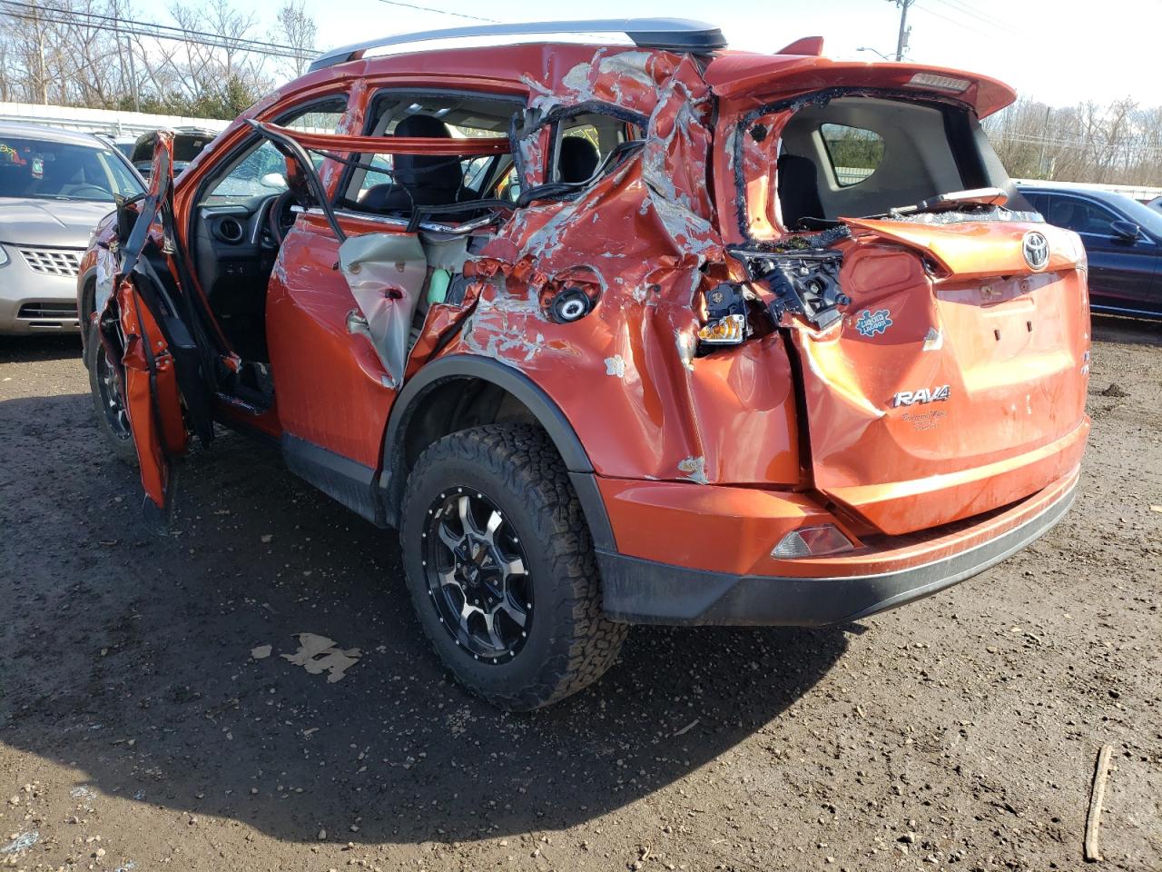 Photo 3 from auction – 2016 TOYOTA RAV4 LE with VIN JTMBFREV8GJ076036