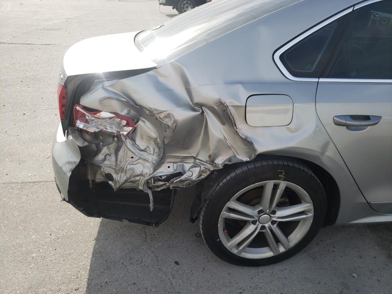 Photo 9 from auction – 2014 VOLKSWAGEN PASSAT SEL with VIN 1VWCT7A39EC095392