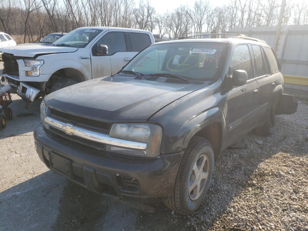 Photo 2 from auction – 2004 CHEVROLET TRAILBLAZE with VIN 1GNDS13S742353643