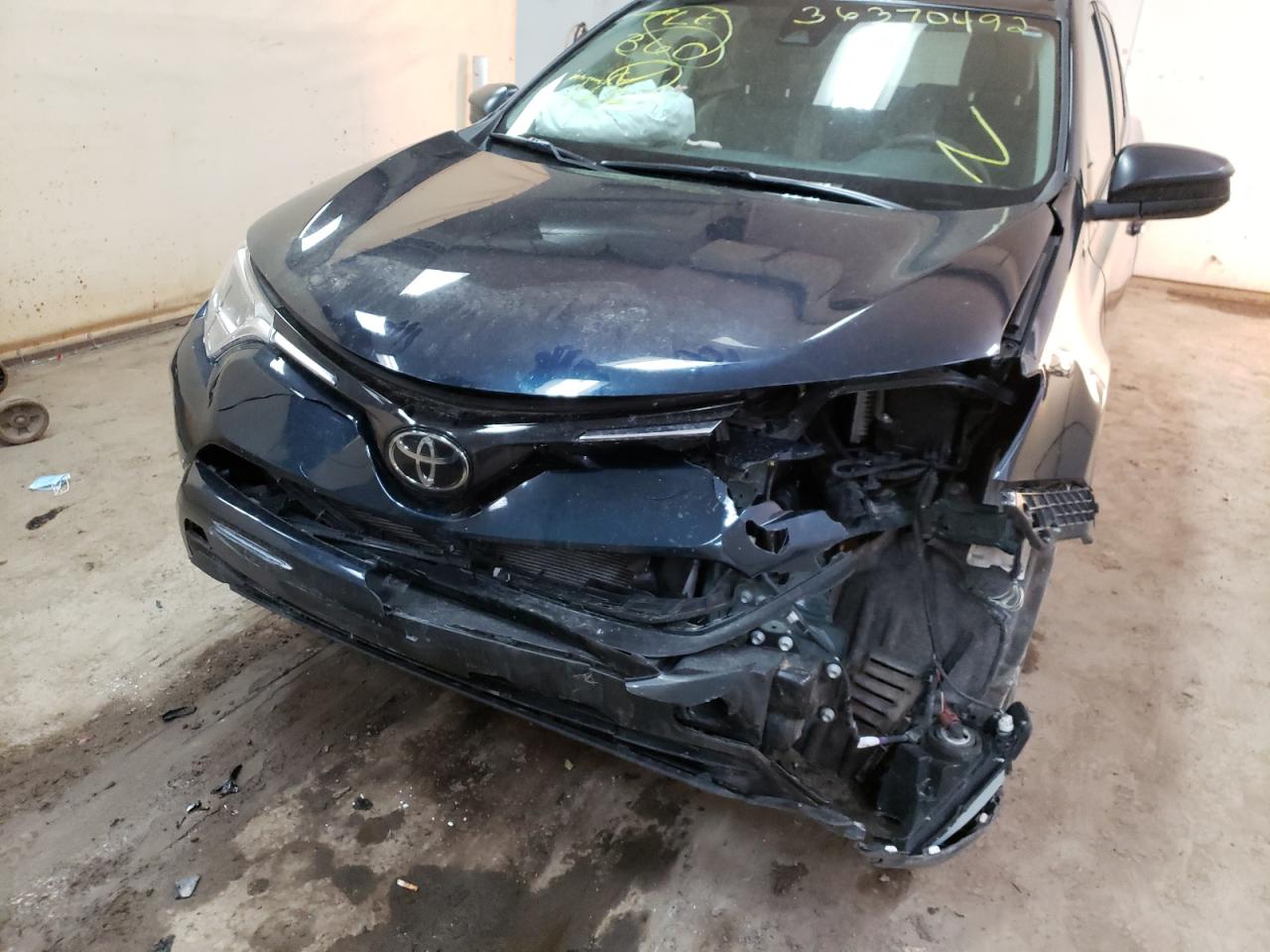 Photo 9 from auction – 2018 TOYOTA RAV4 LE with VIN JTMBFREV7JJ736588