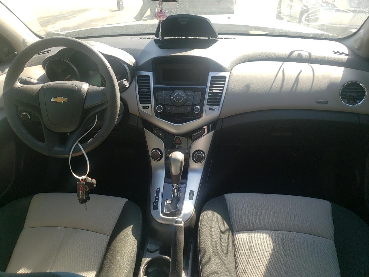 Photo 9 from auction – 2011 CHEVROLET CRUZE LS with VIN 1G1PC5SH3B7204784