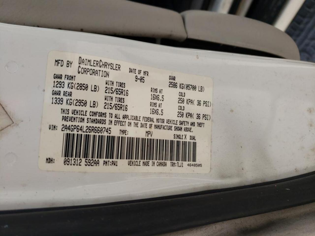 Photo 10 from auction – 2006 CHRYSLER TOWN & COU with VIN 2A4GP64L26R660745