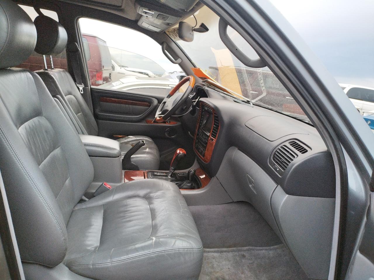 Photo 5 from auction – 2002 LEXUS LX 470 with VIN JTJHT00W023519756