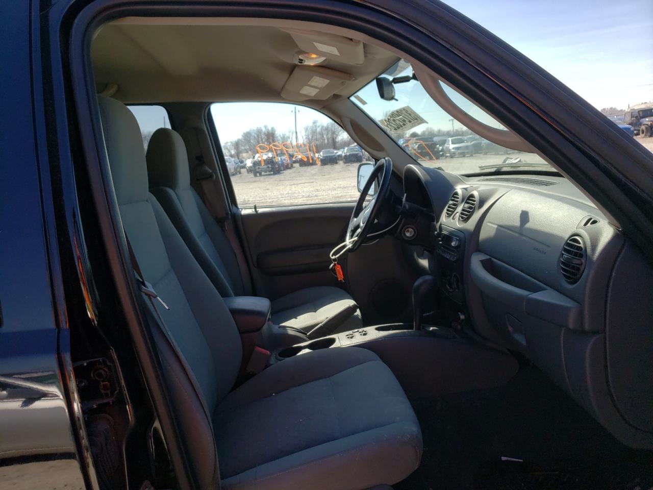 Photo 5 from auction – 2007 JEEP LIBERTY SP with VIN 1J4GL48K17W717172