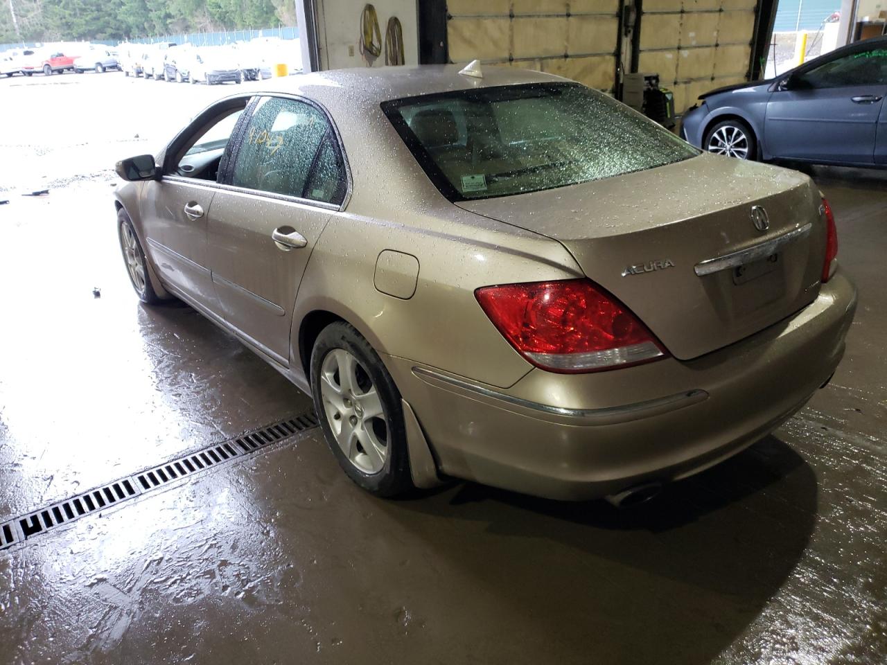 Photo 3 from auction – 2005 ACURA RL with VIN JH4KB16505C004291