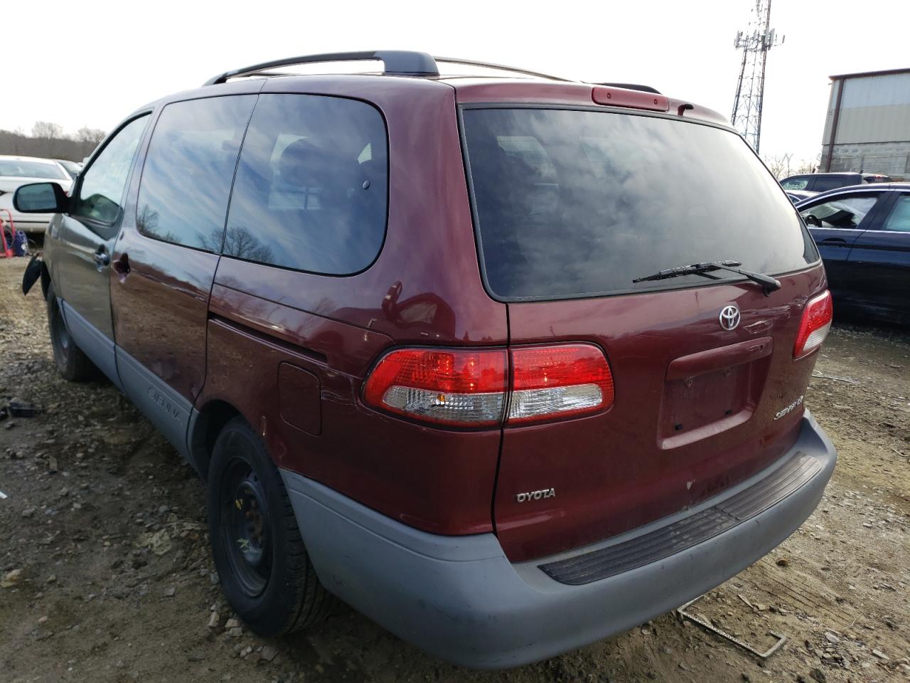 Photo 3 from auction – 2001 TOYOTA SIENNA LE with VIN 4T3ZF13C51U356992