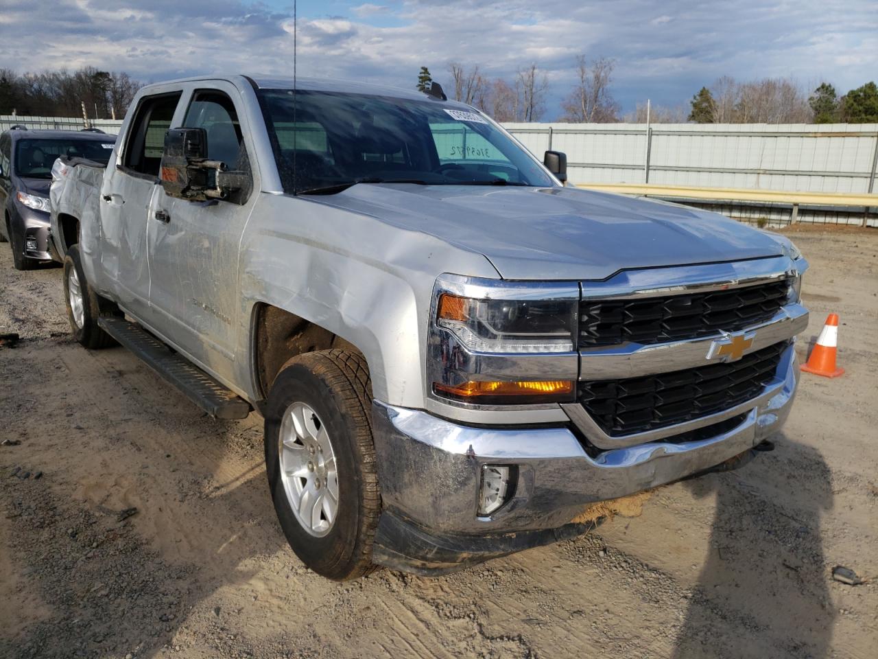 CHEVROLET SILVERADO 2017 with VIN 3GCUKREC5HG208918 - Photo from auction