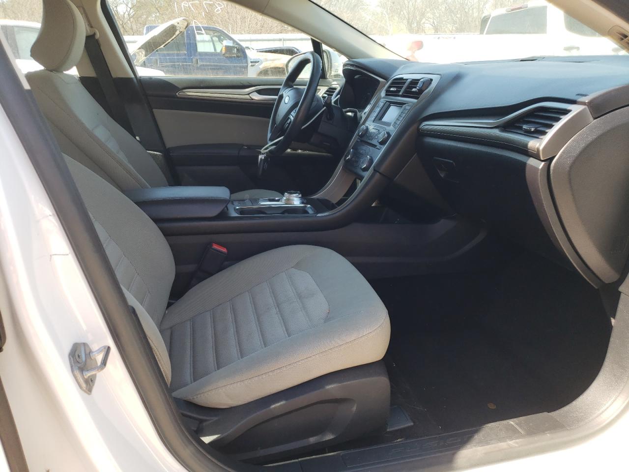 Photo 5 from auction – 2017 FORD FUSION S with VIN 3FA6P0G75HR212158