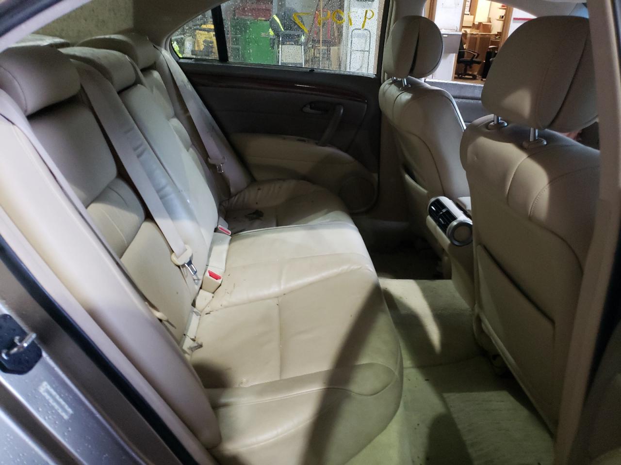 Photo 6 from auction – 2005 ACURA RL with VIN JH4KB16505C004291