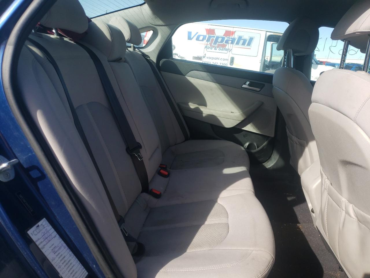 Photo 6 from auction – 2017 HYUNDAI SONATA SE with VIN 5NPE24AF2HH547036