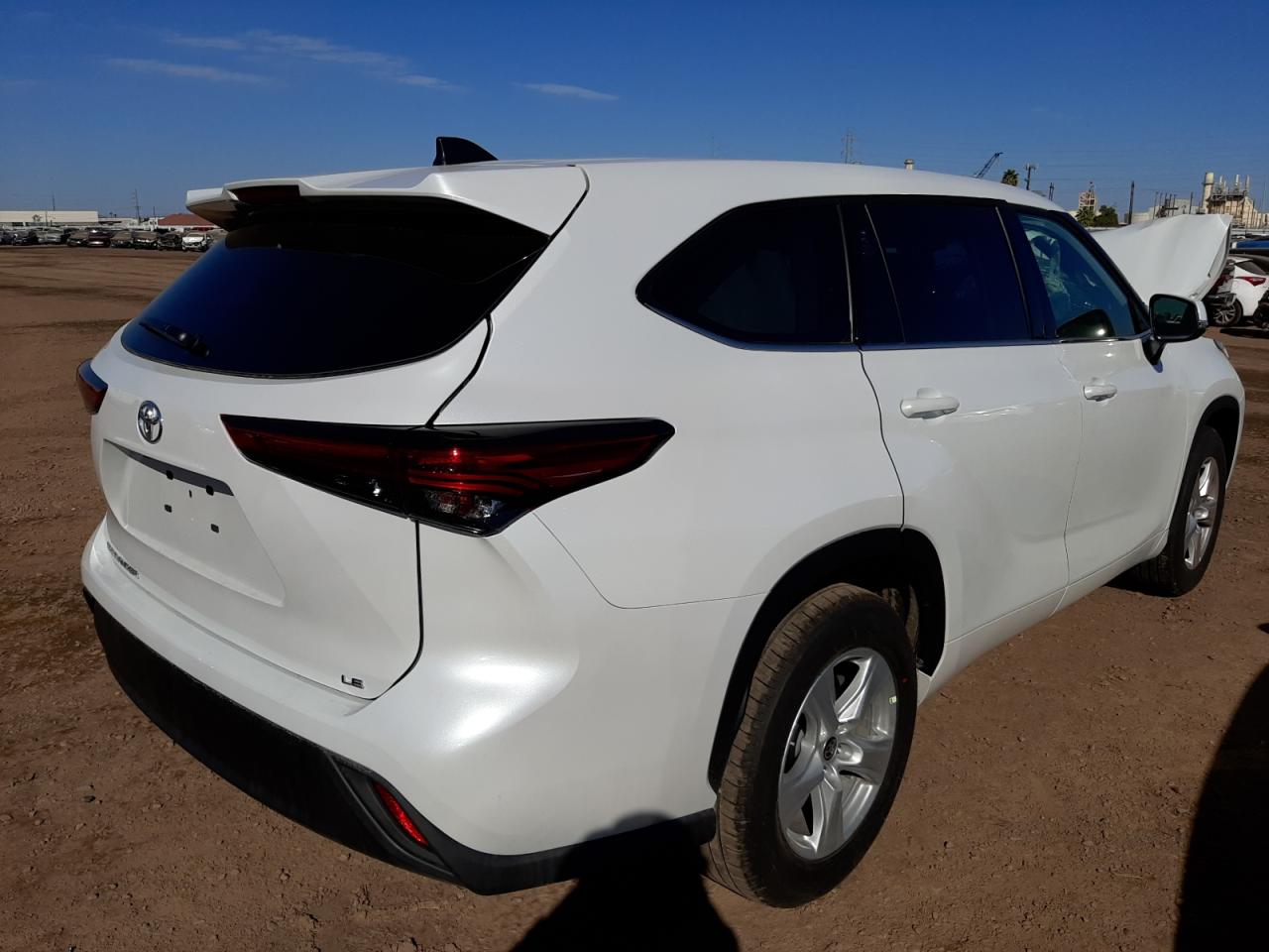Photo 4 from auction – 2022 TOYOTA HIGHLANDER with VIN 5TDZZRAH8NS103452