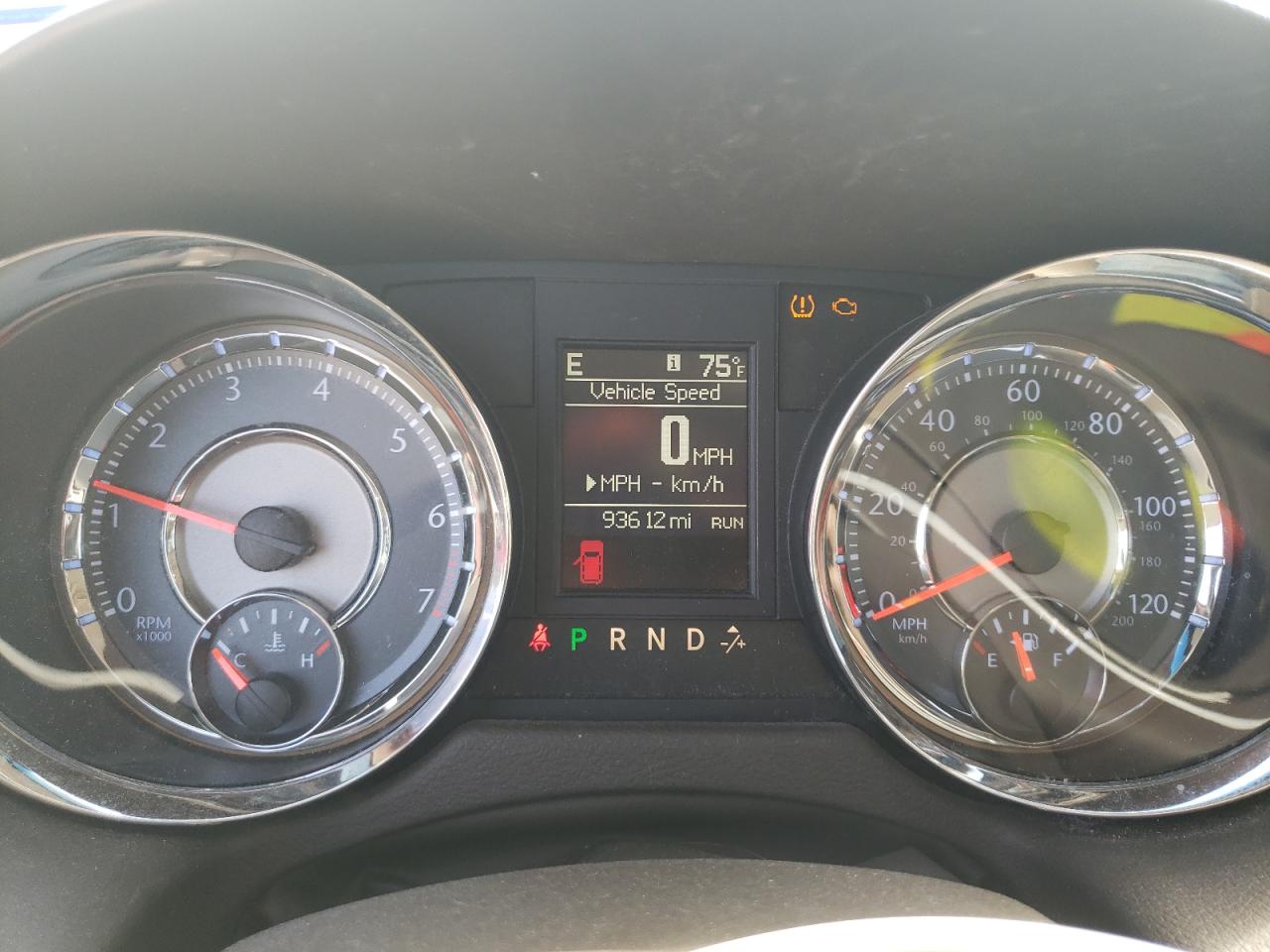 Photo 8 from auction – 2014 CHRYSLER TOWN & COU with VIN 2C4RC1BG0ER402922