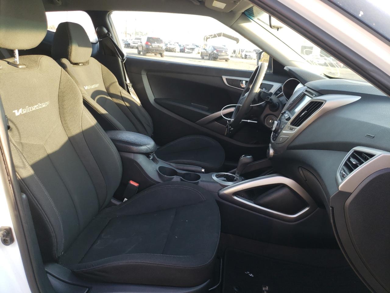 Photo 5 from auction – 2015 HYUNDAI VELOSTER with VIN KMHTC6AD2FU228510