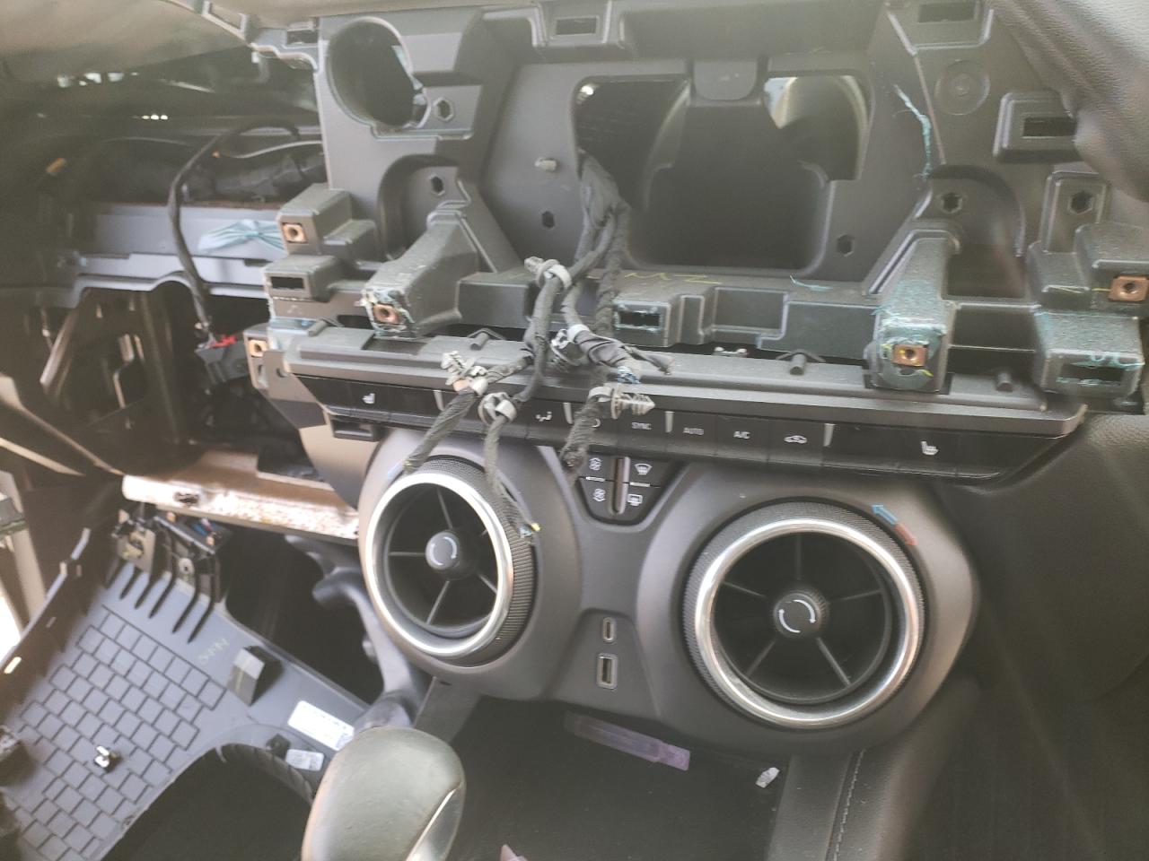 Photo 9 from auction – 2020 CHEVROLET BLAZER 2LT with VIN 3GNKBCRS1LS691648