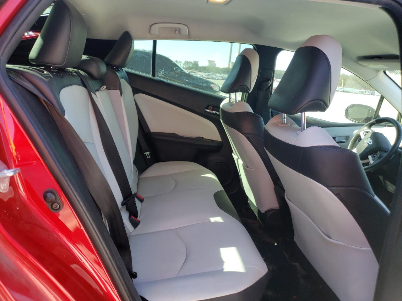 Photo 6 from auction – 2018 TOYOTA PRIUS with VIN JTDKARFU2J3066070
