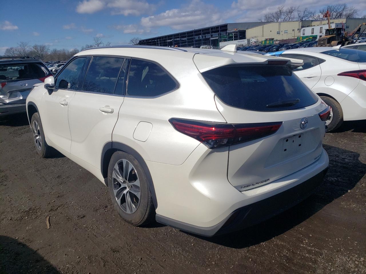 Photo 3 from auction – 2021 TOYOTA HIGHLANDER with VIN 5TDGZRBH2MS540271