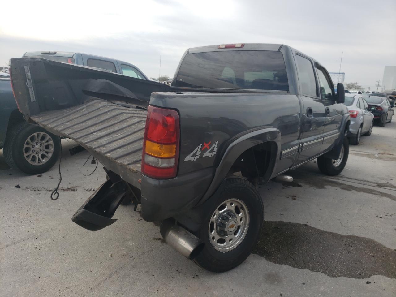 Photo 4 from auction – 2002 CHEVROLET SILVERADO with VIN 1GCHK23112F163771