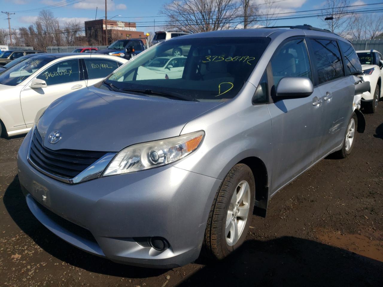 Photo 2 from auction – 2012 TOYOTA SIENNA LE with VIN 5TDKK3DC4CS262128