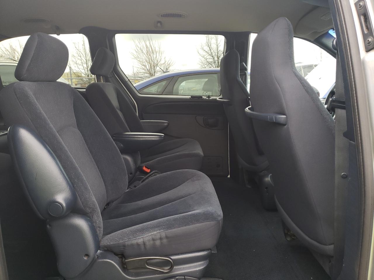Photo 6 from auction – 2002 DODGE GRAND CARA with VIN 2B4GP44322R746073