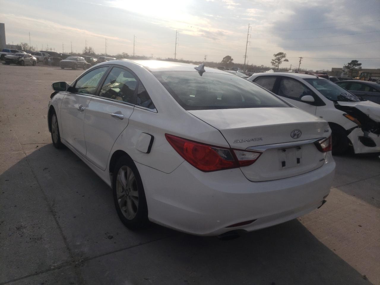 Photo 3 from auction – 2011 HYUNDAI SONATA SE with VIN 5NPEC4AB3BH307074